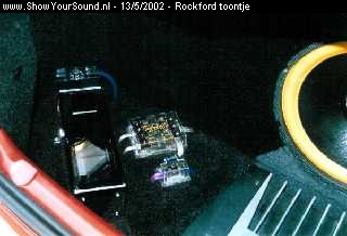 showyoursound.nl - Pajak Creations - rockford toontje - 206-10.jpg - Een close-up van de DIETZ condensator,die er weer uit gaat,dan komt er de derde al in.Er zijn er al twee kapot gegaan.Wel gewoon steeds dezelfde!
